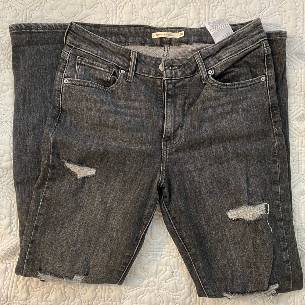 Levis Distressed Grey Skinny Jeans